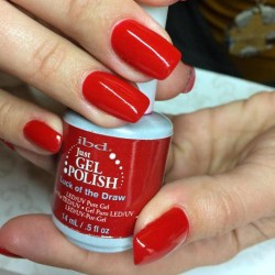 ibd Kalıcı Oje renk adı: Luck of the Draw (kırmızı)