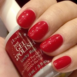 ibd Kalıcı Oje renk adı: Lucky Red (kırmızı)